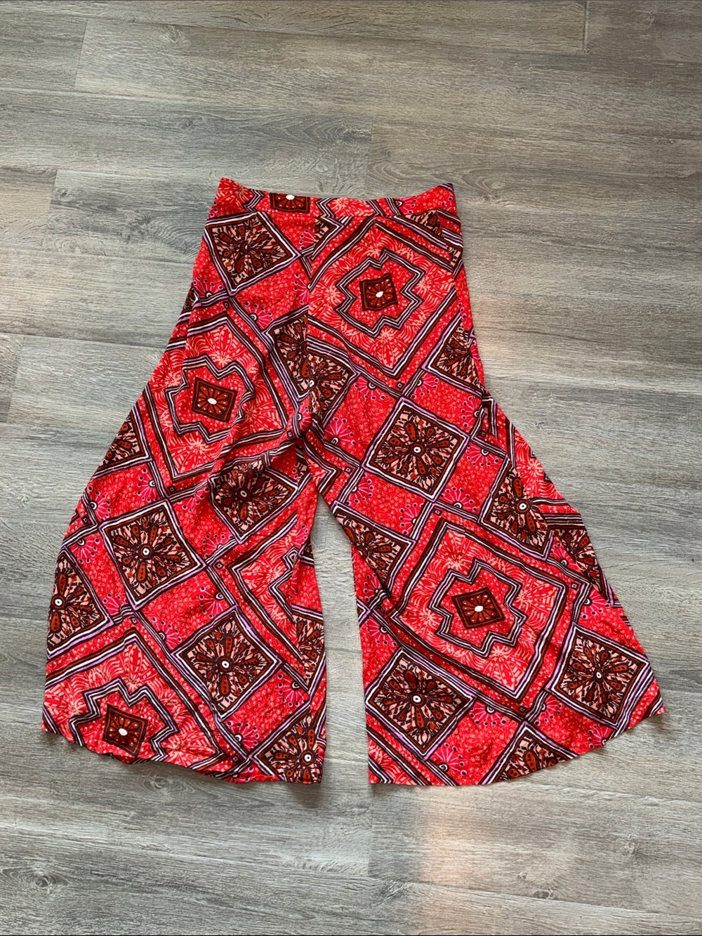 Anthropologie Skirted Wide-Leg Pants bright red colorful medallion print size 10